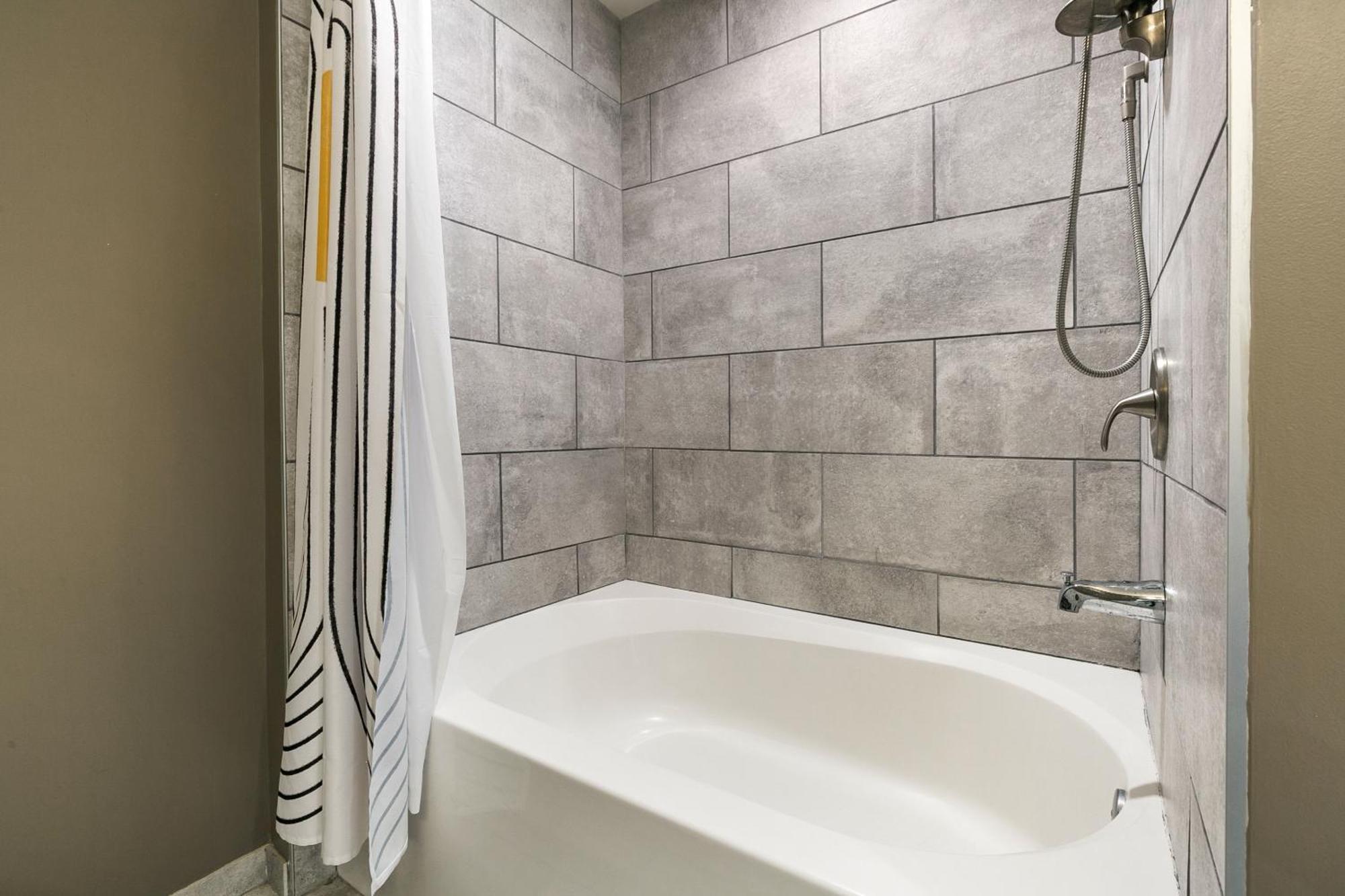 Luxury 2-Bedroom Condo Steps Away From The French Quarter New Orleans Buitenkant foto